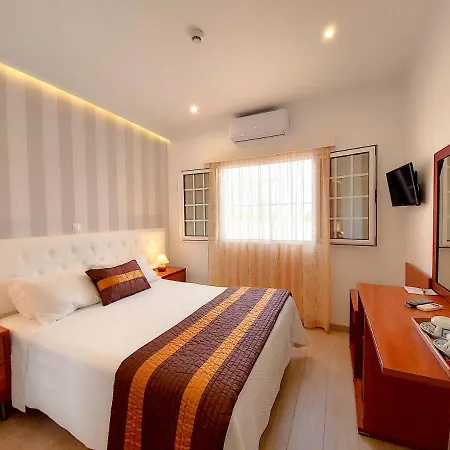 Formosa Al-estabelecimento De Hospedagem,quartos-rooms Pensjonat Monte Gordo